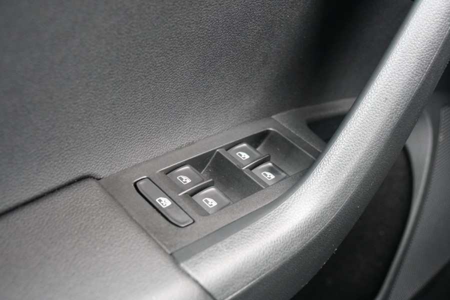 Škoda Octavia Combi 1.8 TSI Greentech Style Business 180PK + PANO / CAMERA / BI-XENON / KEYLESS