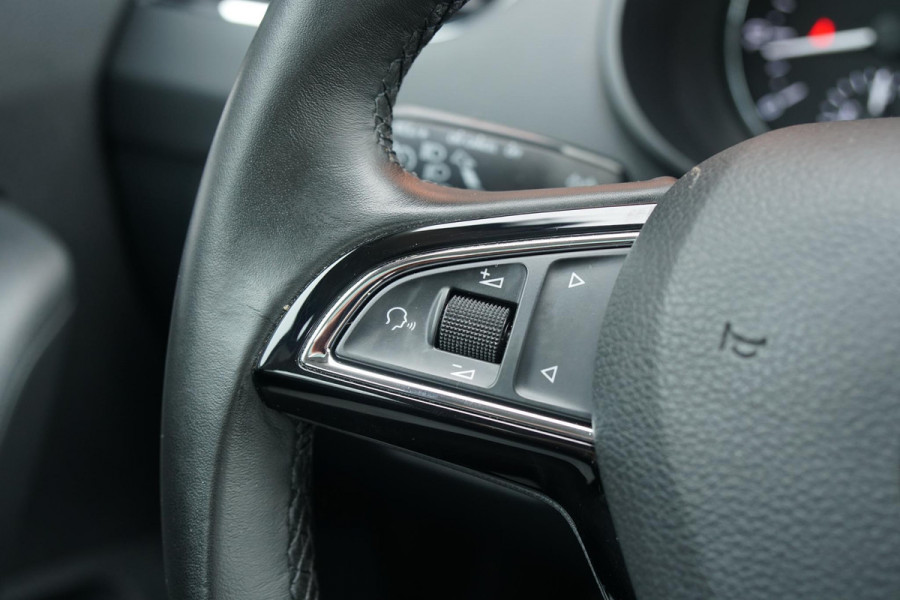Škoda Octavia Combi 1.8 TSI Greentech Style Business 180PK + PANO / CAMERA / BI-XENON / KEYLESS