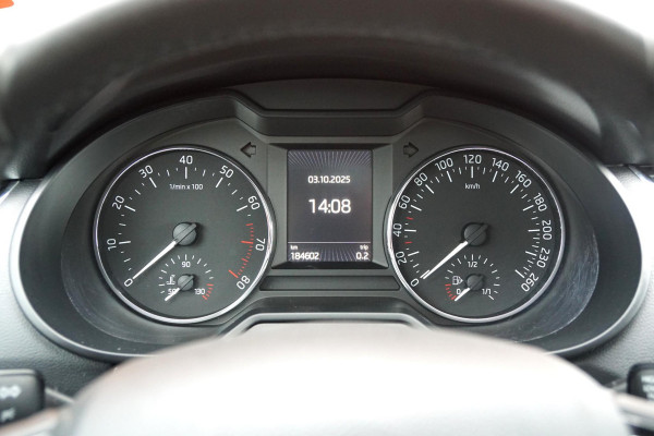Škoda Octavia Combi 1.8 TSI Greentech Style Business 180PK + PANO / CAMERA / BI-XENON / KEYLESS