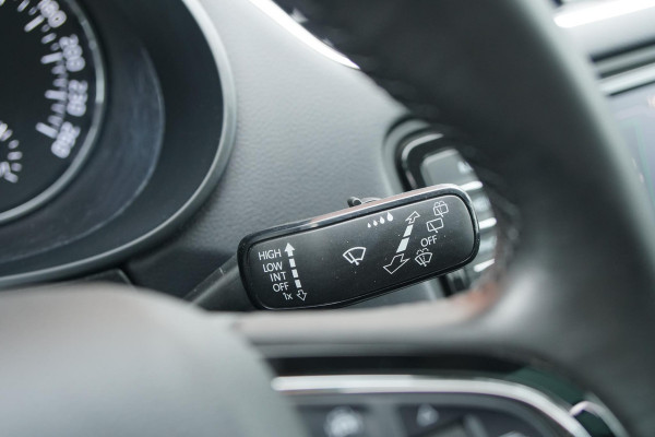 Škoda Octavia Combi 1.8 TSI Greentech Style Business 180PK + PANO / CAMERA / BI-XENON / KEYLESS