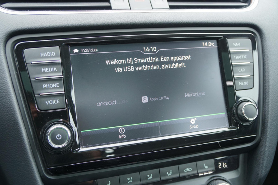 Škoda Octavia Combi 1.8 TSI Greentech Style Business 180PK + PANO / CAMERA / BI-XENON / KEYLESS
