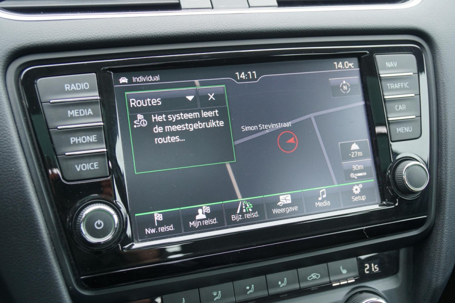 Škoda Octavia Combi 1.8 TSI Greentech Style Business 180PK + PANO / CAMERA / BI-XENON / KEYLESS