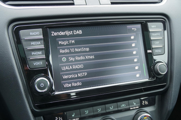 Škoda Octavia Combi 1.8 TSI Greentech Style Business 180PK + PANO / CAMERA / BI-XENON / KEYLESS