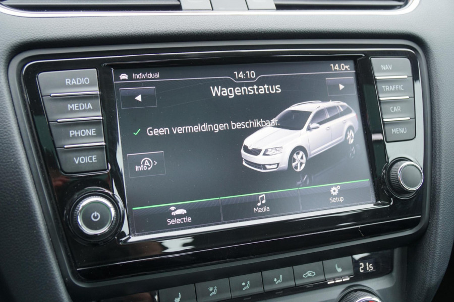 Škoda Octavia Combi 1.8 TSI Greentech Style Business 180PK + PANO / CAMERA / BI-XENON / KEYLESS