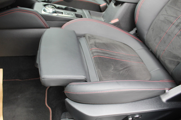 Ford Kuga 2.5 PHEV ST-Line X , 2100kg trekgewicht , Nieuw Model Panorama/schuif kantel dak , Trekhaak wegklapbaar AGR stoelen voor , Winterpack