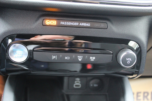 Ford Kuga 2.5 PHEV ST-Line X , 2100kg trekgewicht , Nieuw Model Panorama/schuif kantel dak , Trekhaak wegklapbaar AGR stoelen voor , Winterpack