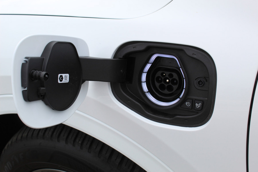 Ford Kuga 2.5 PHEV ST-Line X , 2100kg trekgewicht , Nieuw Model Panorama/schuif kantel dak , Trekhaak wegklapbaar AGR stoelen voor , Winterpack