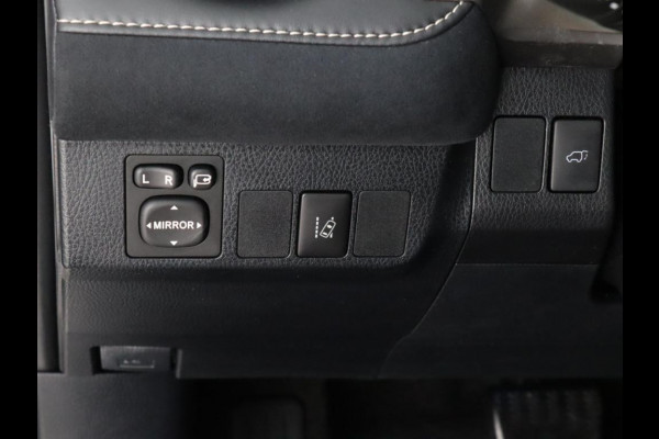 Toyota RAV4 2.5 HYBRID STYLE SILVERLINE GARANTIE TOT 2028! Navi. Adaptieve Cruise.Safety-Sense.Camera