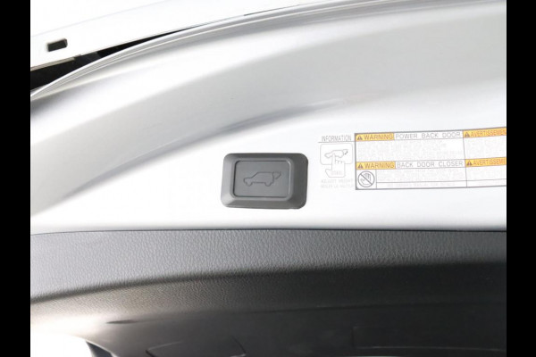 Toyota RAV4 2.5 HYBRID STYLE SILVERLINE GARANTIE TOT 2028! Navi. Adaptieve Cruise.Safety-Sense.Camera