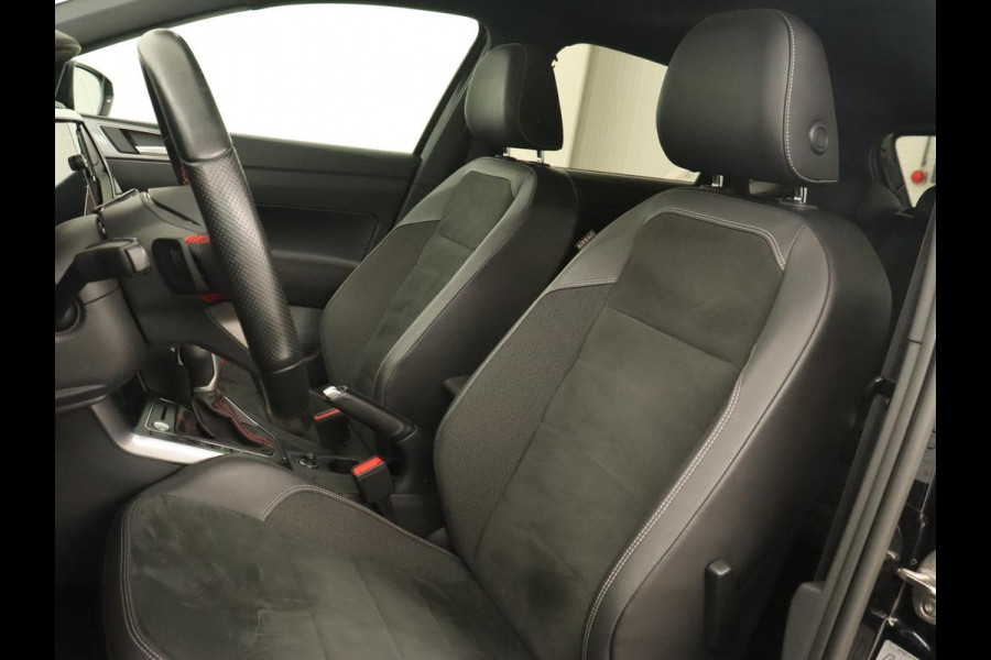 Volkswagen Polo 2.0 TSI GTI | Panoramadak | Stoelverwarming | Adaptive cruise | Camera | Carplay | Matrix LED | Virtual Cockpit | Alcantara | Climate control | Park Assist | Navigatie
