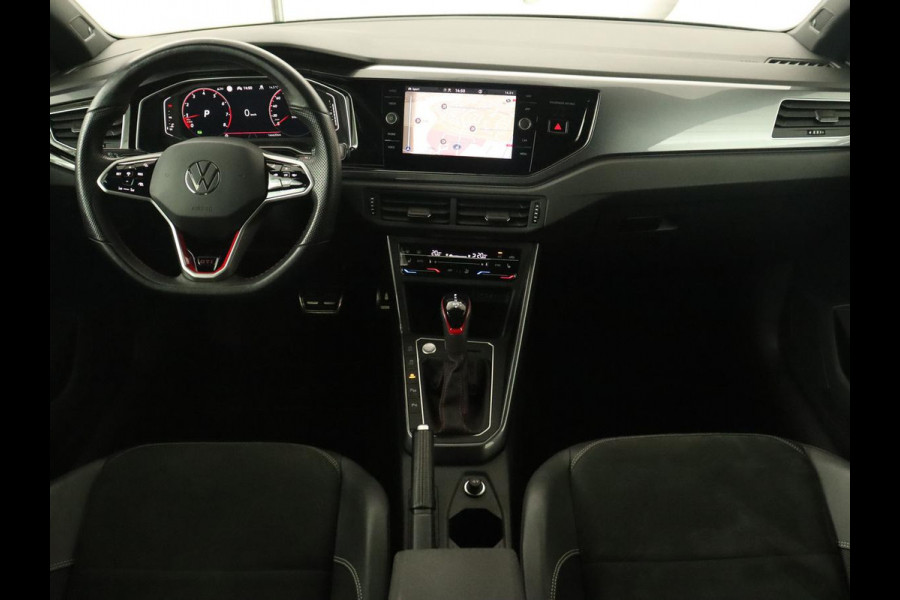 Volkswagen Polo 2.0 TSI GTI | Panoramadak | Stoelverwarming | Adaptive cruise | Camera | Carplay | Matrix LED | Virtual Cockpit | Alcantara | Climate control | Park Assist | Navigatie