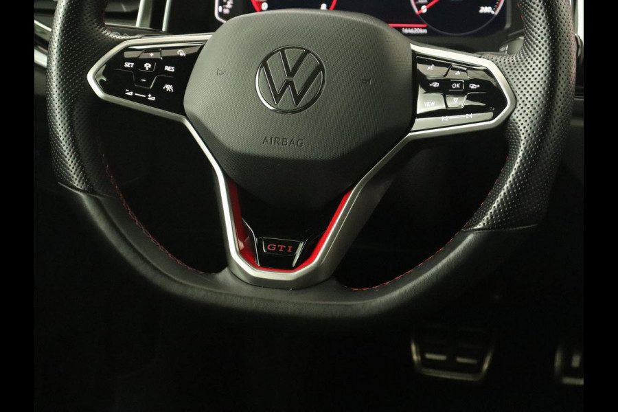 Volkswagen Polo 2.0 TSI GTI | Panoramadak | Stoelverwarming | Adaptive cruise | Camera | Carplay | Matrix LED | Virtual Cockpit | Alcantara | Climate control | Park Assist | Navigatie