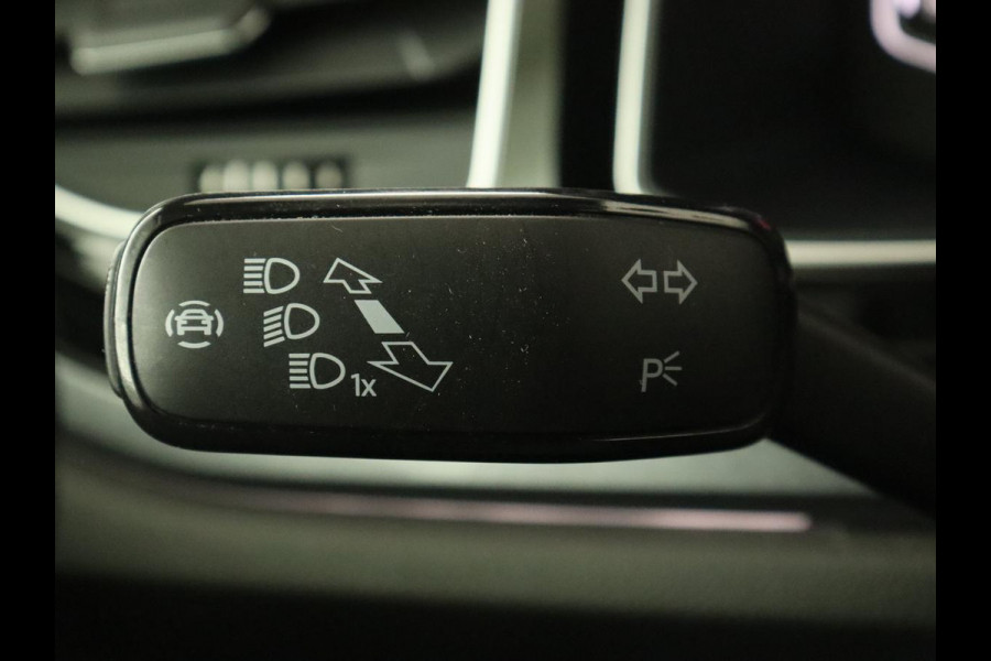 Volkswagen Polo 2.0 TSI GTI | Panoramadak | Stoelverwarming | Adaptive cruise | Camera | Carplay | Matrix LED | Virtual Cockpit | Alcantara | Climate control | Park Assist | Navigatie