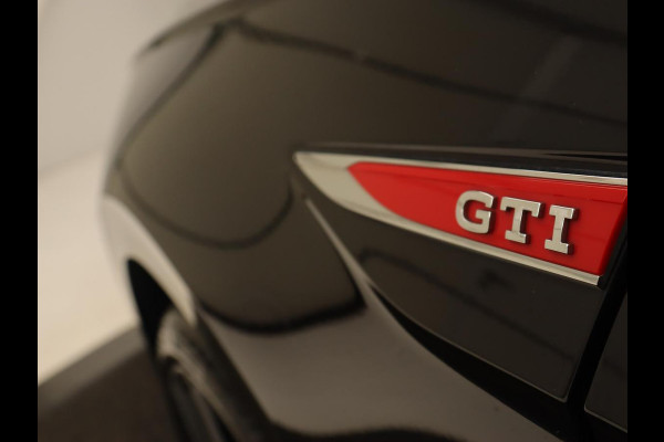 Volkswagen Polo 2.0 TSI GTI | Panoramadak | Stoelverwarming | Adaptive cruise | Camera | Carplay | Matrix LED | Virtual Cockpit | Alcantara | Climate control | Park Assist | Navigatie