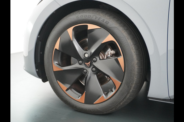 CUPRA Born Performance One 62kWh SOH=95% Navi Sport Stoelen+Elektr.Verst.+Verwarmd Adaptive-Cruise-C Camera Park-Assist+PDC-v+a Smart-Assis DAB ECC Full-Link Virtual Cockpit Seat-Connect/online-Services Adaptive-Led Uitwijk-assistent Priv.Glass Keyless Advanced E-sound-Luidspreker 1e Eigenaar Origineel Nederlandse Auto Accu Garantie tot 160.000km / April 2030