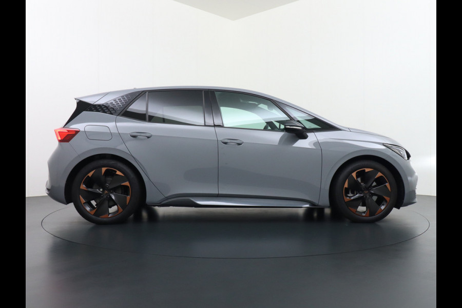 CUPRA Born Performance One 62kWh SOH=95% Navi Sport Stoelen+Elektr.Verst.+Verwarmd Adaptive-Cruise-C Camera Park-Assist+PDC-v+a Smart-Assis DAB ECC Full-Link Virtual Cockpit Seat-Connect/online-Services Adaptive-Led Uitwijk-assistent Priv.Glass Keyless Advanced E-sound-Luidspreker 1e Eigenaar Origineel Nederlandse Auto Accu Garantie tot 160.000km / April 2030