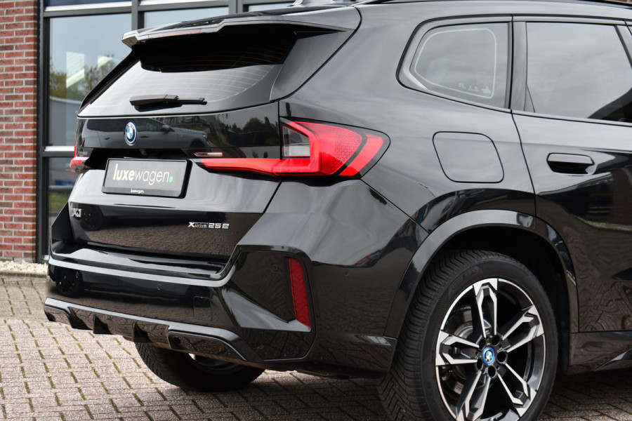 BMW X1 xDrive25e M-Sport Pano ACC 360 HUD 19inch Adp-onderstel BTW-auto
