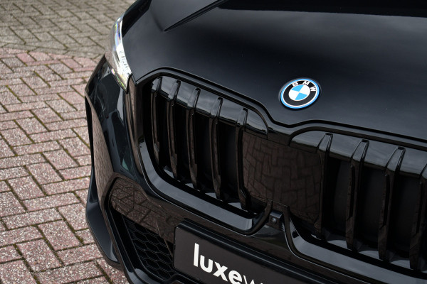 BMW X1 xDrive25e M-Sport Pano ACC 360 HUD 19inch Adp-onderstel BTW-auto