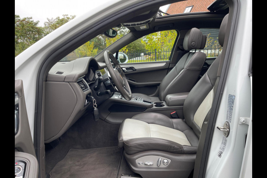 Porsche Macan 2.0 252PK Facelift /Panoramadak/Luchtvering/Led-Xenon/Camera/Electr-Trekhaak 1-Eigenaar Dealer-onderhouden