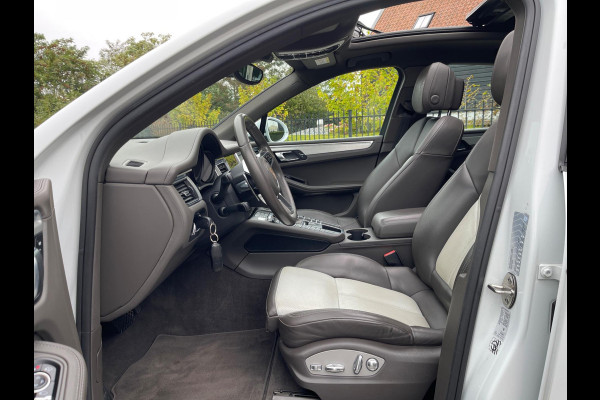 Porsche Macan 2.0 252PK Facelift /Panoramadak/Luchtvering/Led-Xenon/Camera/Electr-Trekhaak 1-Eigenaar Dealer-onderhouden