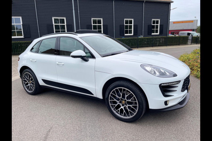 Porsche Macan 2.0 252PK Facelift /Panoramadak/Luchtvering/Led-Xenon/Camera/Electr-Trekhaak 1-Eigenaar Dealer-onderhouden