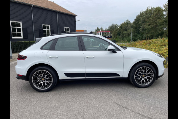 Porsche Macan 2.0 252PK Facelift /Panoramadak/Luchtvering/Led-Xenon/Camera/Electr-Trekhaak 1-Eigenaar Dealer-onderhouden