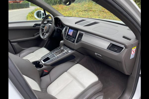 Porsche Macan 2.0 252PK Facelift /Panoramadak/Luchtvering/Led-Xenon/Camera/Electr-Trekhaak 1-Eigenaar Dealer-onderhouden