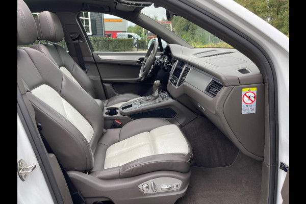 Porsche Macan 2.0 252PK Facelift /Panoramadak/Luchtvering/Led-Xenon/Camera/Electr-Trekhaak 1-Eigenaar Dealer-onderhouden
