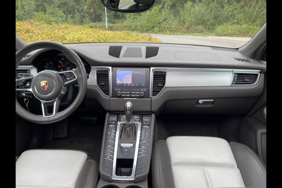Porsche Macan 2.0 252PK Facelift /Panoramadak/Luchtvering/Led-Xenon/Camera/Electr-Trekhaak 1-Eigenaar Dealer-onderhouden
