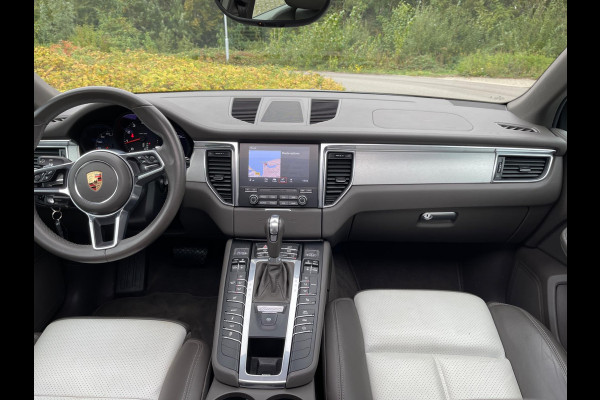 Porsche Macan 2.0 252PK Facelift /Panoramadak/Luchtvering/Led-Xenon/Camera/Electr-Trekhaak 1-Eigenaar Dealer-onderhouden