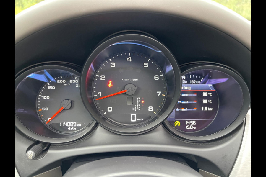 Porsche Macan 2.0 252PK Facelift /Panoramadak/Luchtvering/Led-Xenon/Camera/Electr-Trekhaak 1-Eigenaar Dealer-onderhouden