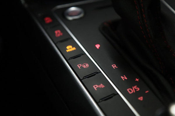 Volkswagen Polo 2.0 TSI GTI PANO/CARPLAY/STOELV/KEYLES/CAM/SFEERV/VOL