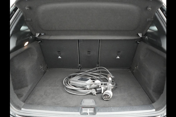 Mercedes-Benz B-Klasse 250 e Progressive Plug In Hybrid 218pk PHEV | Panodak | Multibeam LED | Widescreen | Adaptive Cruise | Sportstoelen Verwarmd | Stuur Verwarmd | Blis | Sfeerverlichting | Apple Carplay | Navigatie | Keyless | DAB |