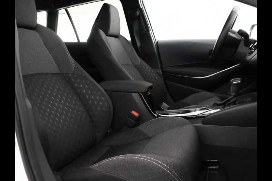 Toyota Corolla Touring Sports Hybrid 140 Business Bi-Tone | Stuur-/Stoelverwarming | Parkeersensoren | Apple Carplay & AndriodAUTO | Navigatie