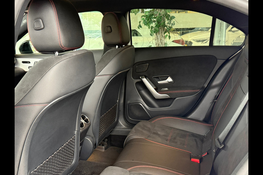 Mercedes-Benz A-Klasse 200 AMG Night Pano|Sfeer|Dodehoek|Memory|Multibeam