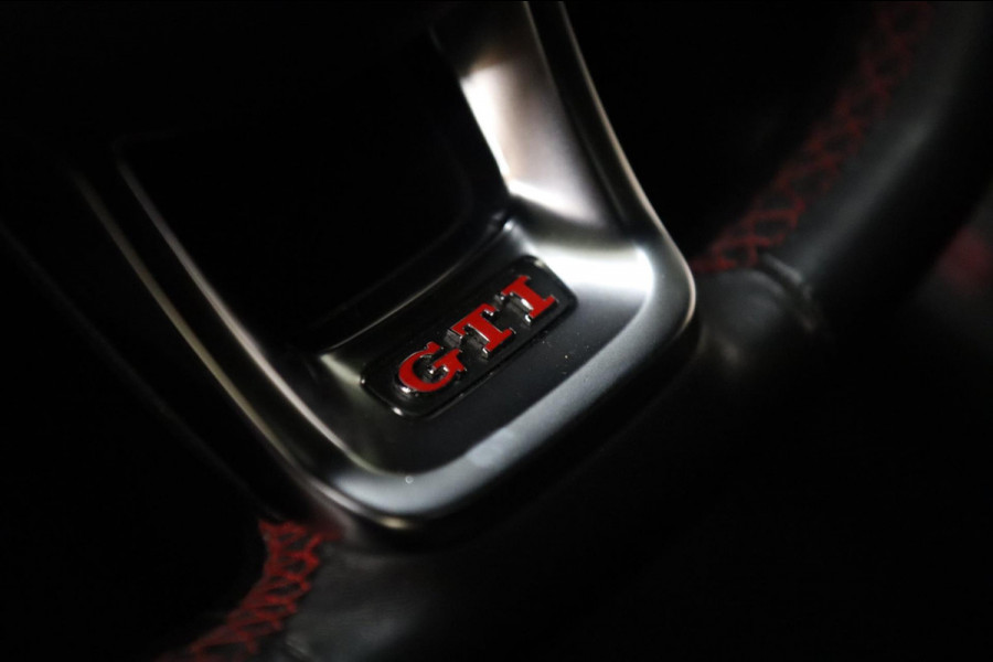 Volkswagen Polo 2.0 TSI GTI PANO/CARPLAY/STOELV/KEYLES/CAM/SFEERV/VOL