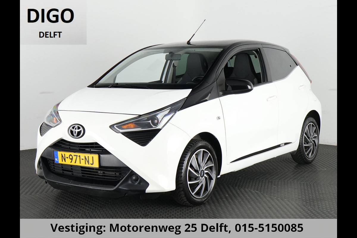 Toyota Aygo 1.0 VVT-i X-PLAY BITONE CARPLAY NAVI AIRCO. CAMERA. BLUETOOTH. Toyota Aygo 1.0 VVT-i X-PLAY BITONE CARPLAY NAVI AIRCO. CAMERA. BLUETOOTH.