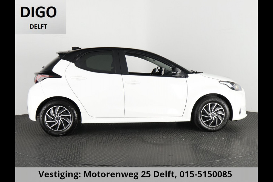 Toyota Yaris 1.5 HYBRIDE BLACK & WHITE GARANTIE 3-2034 AUTOMAAT. CLOUD NAVI. SLECHTS 17.000 KM.