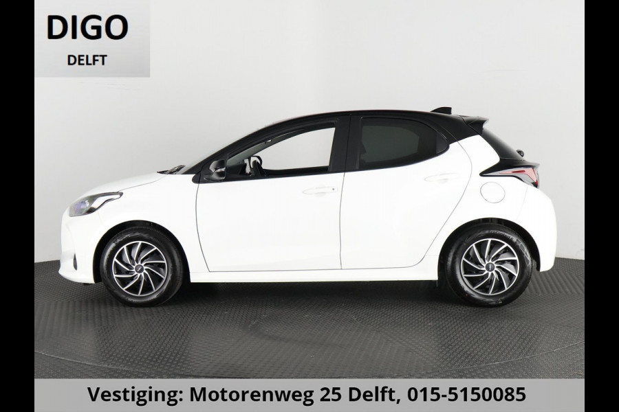 Toyota Yaris 1.5 HYBRIDE BLACK & WHITE GARANTIE 3-2034 AUTOMAAT. CLOUD NAVI. SLECHTS 17.000 KM.