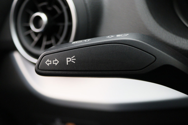 Audi Q2 30 TFSI S Edition 2x S-Line, LED, Apple Carplay, Climate, Navigatie, DAB