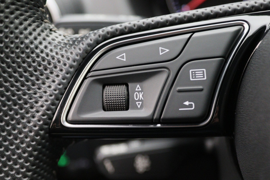 Audi Q2 30 TFSI S Edition 2x S-Line, LED, Apple Carplay, Climate, Navigatie, DAB