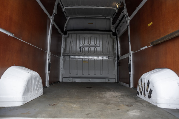 Peugeot Boxer 2.0 BlueHDI L3H3 | 160PK | Camera | Navigatie | Cruise | Airco | 3T Trekgewicht | Euro 6