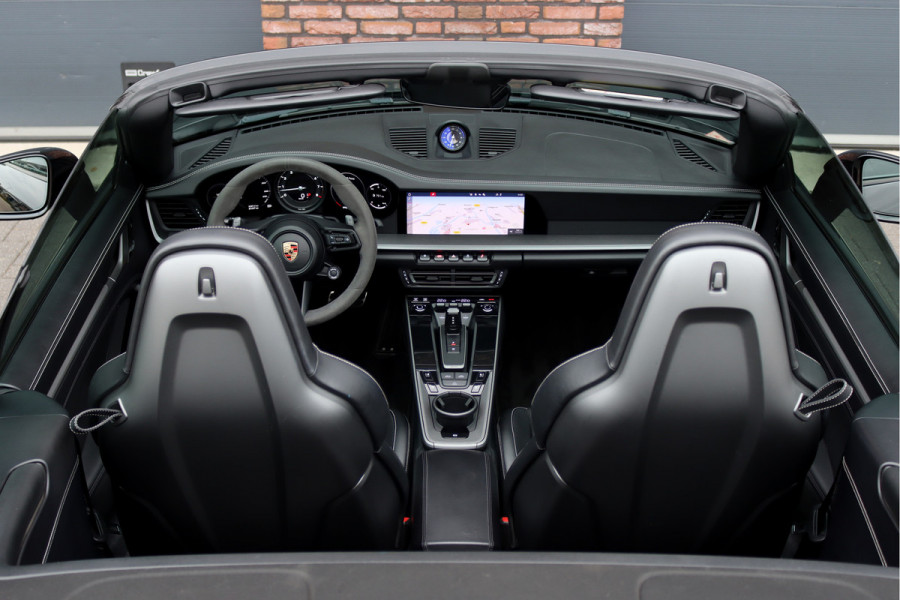 Porsche 911 992 Cabrio 3.0 Carrera S | Vierwielbesturing | Sport Chrono | Sportuitlaat | Sport Design Pakket | PASM | Stoelventilatie | Dynamic Light System+ | Surround Camera |