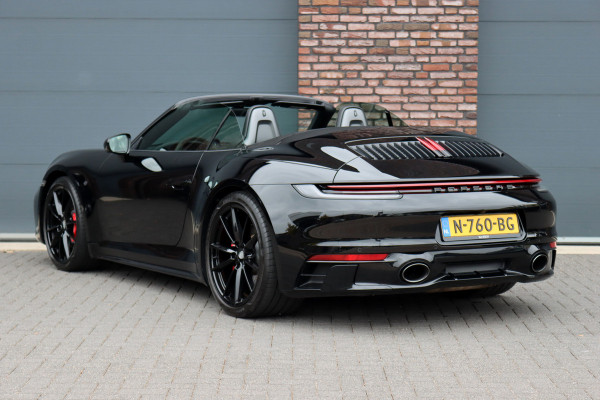 Porsche 911 992 Cabrio 3.0 Carrera S | Vierwielbesturing | Sport Chrono | Sportuitlaat | Sport Design Pakket | PASM | Stoelventilatie | Dynamic Light System+ | Surround Camera |