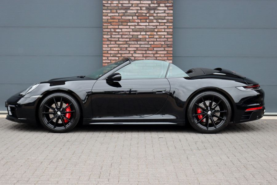 Porsche 911 992 Cabrio 3.0 Carrera S | Vierwielbesturing | Sport Chrono | Sportuitlaat | Sport Design Pakket | PASM | Stoelventilatie | Dynamic Light System+ | Surround Camera |