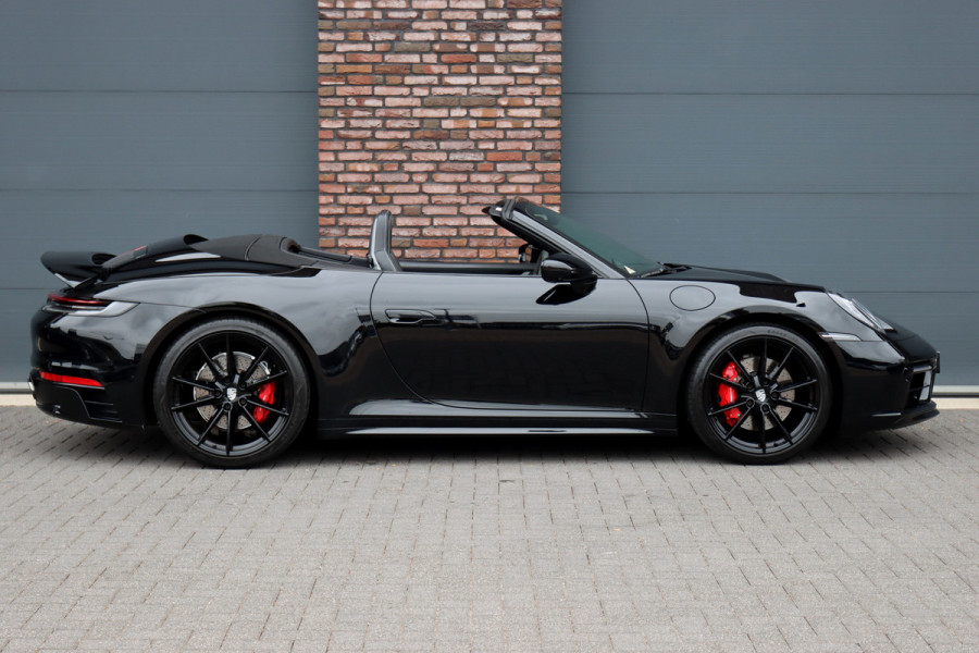 Porsche 911 992 Cabrio 3.0 Carrera S | Vierwielbesturing | Sport Chrono | Sportuitlaat | Sport Design Pakket | PASM | Stoelventilatie | Dynamic Light System+ | Surround Camera |
