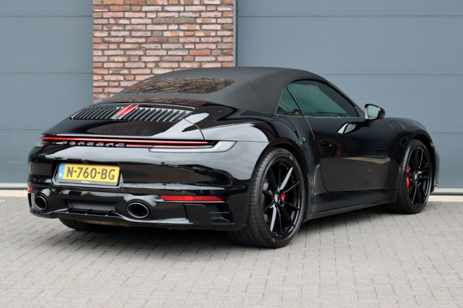 Porsche 911 992 Cabrio 3.0 Carrera S | Vierwielbesturing | Sport Chrono | Sportuitlaat | Sport Design Pakket | PASM | Stoelventilatie | Dynamic Light System+ | Surround Camera |