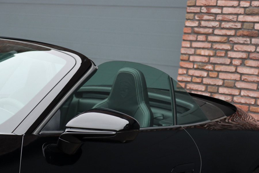 Porsche 911 992 Cabrio 3.0 Carrera S | Vierwielbesturing | Sport Chrono | Sportuitlaat | Sport Design Pakket | PASM | Stoelventilatie | Dynamic Light System+ | Surround Camera |