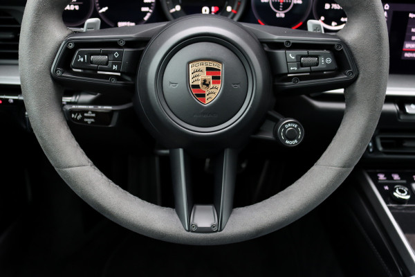 Porsche 911 992 Cabrio 3.0 Carrera S | Vierwielbesturing | Sport Chrono | Sportuitlaat | Sport Design Pakket | PASM | Stoelventilatie | Dynamic Light System+ | Surround Camera |