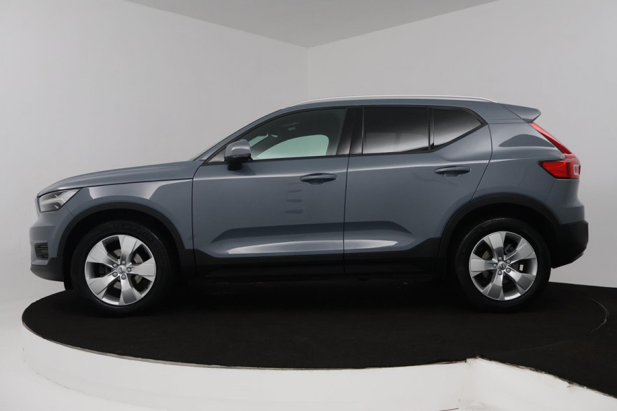 Volvo XC40 1.5 T3 Momentum Pro (TREKHAAK, H&K AUDIO, STOELVERWARMING, AUTOMAAT, ACHTERUITRIJCAMERA, PARKEERSENSOREN)